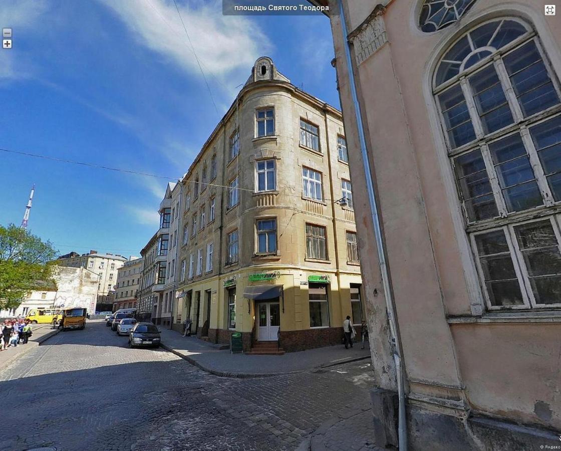 Romantic Apartments - In The Center Of Lviv , King-Size Bed Экстерьер фото