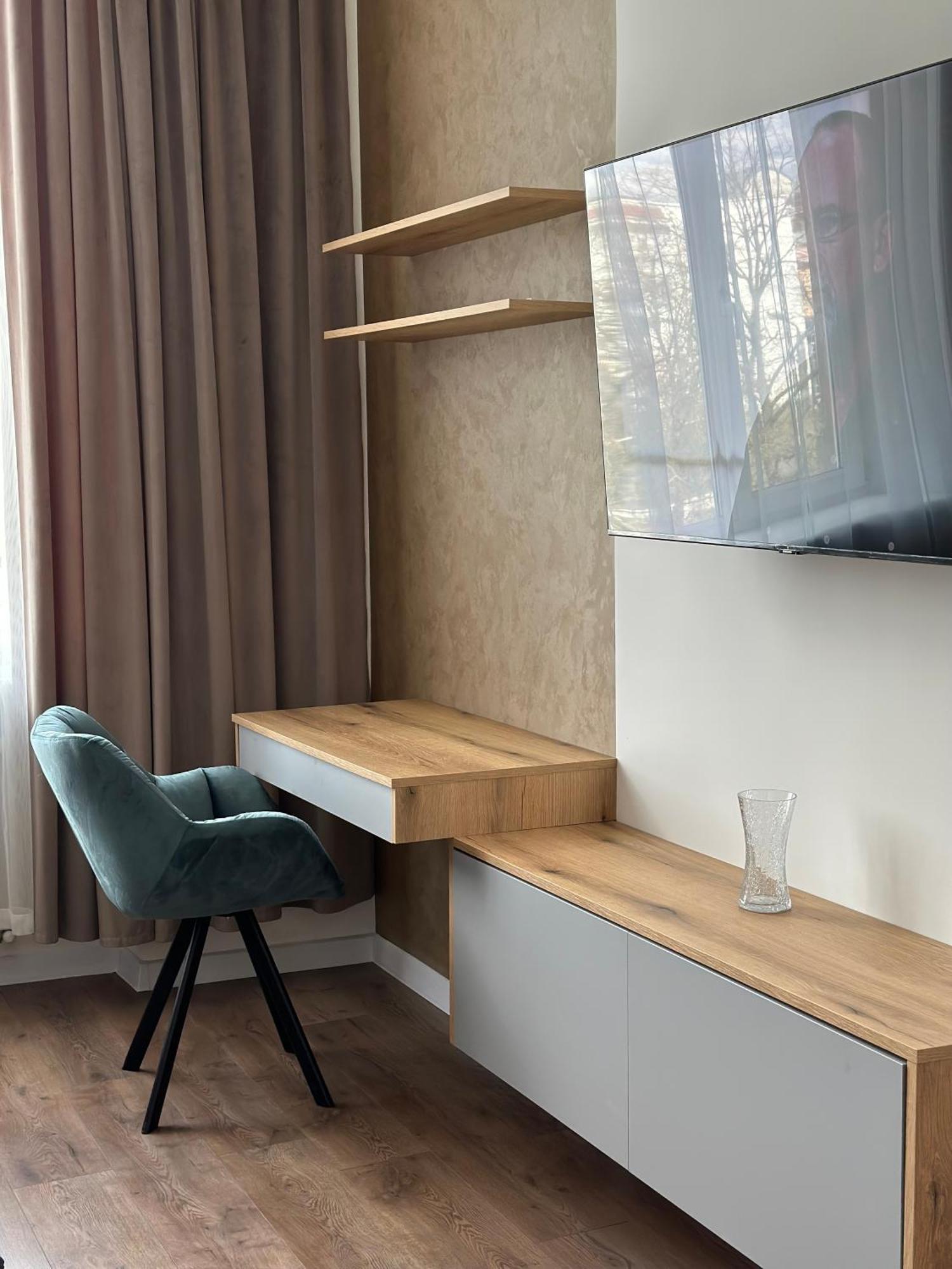 Romantic Apartments - In The Center Of Lviv , King-Size Bed Экстерьер фото