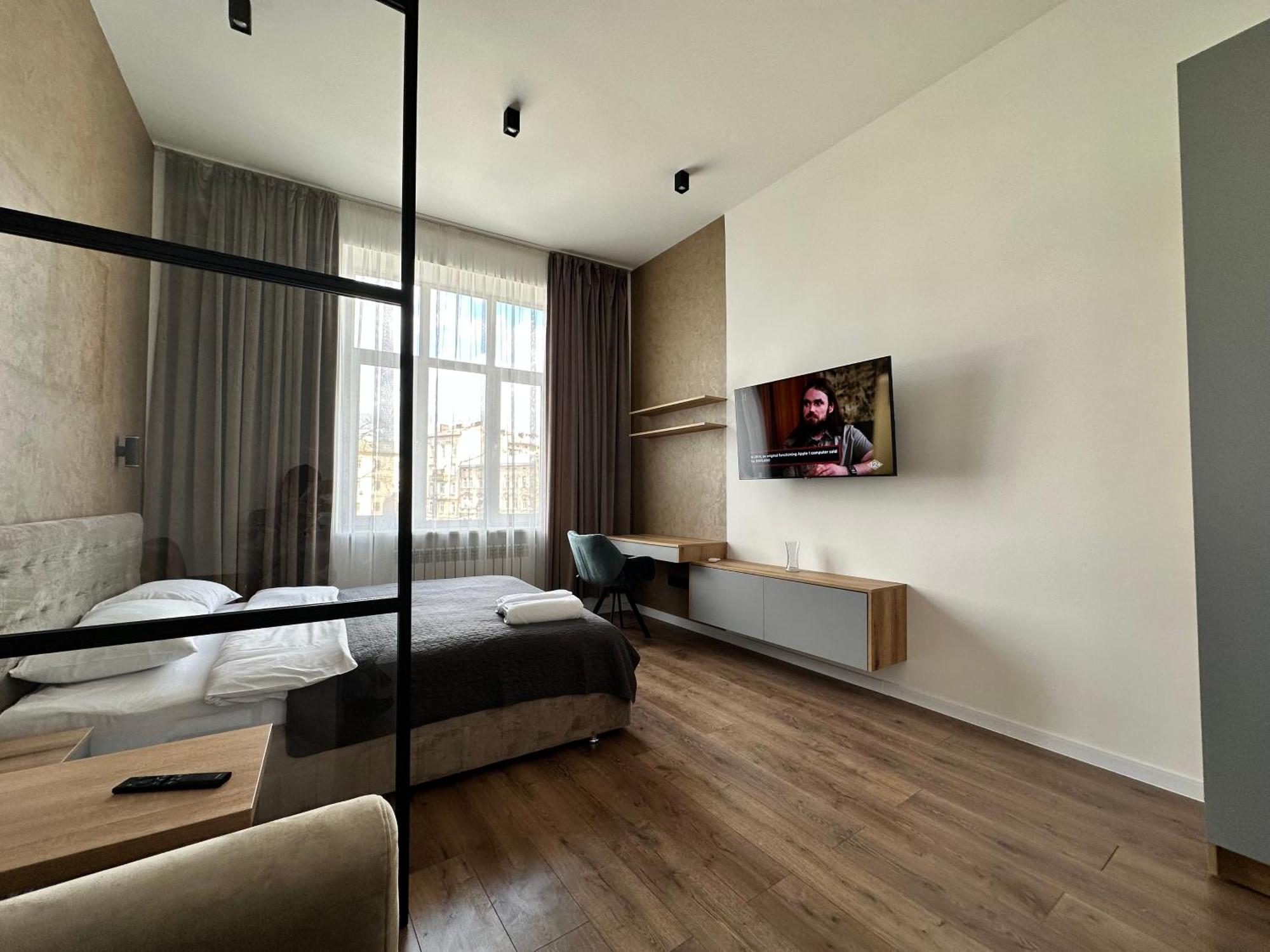Romantic Apartments - In The Center Of Lviv , King-Size Bed Экстерьер фото