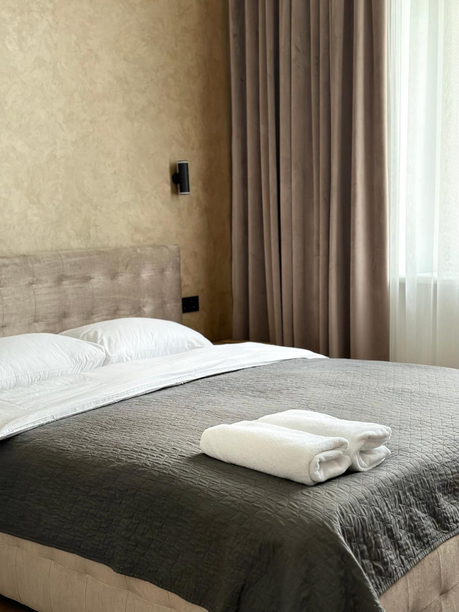 Romantic Apartments - In The Center Of Lviv , King-Size Bed Экстерьер фото