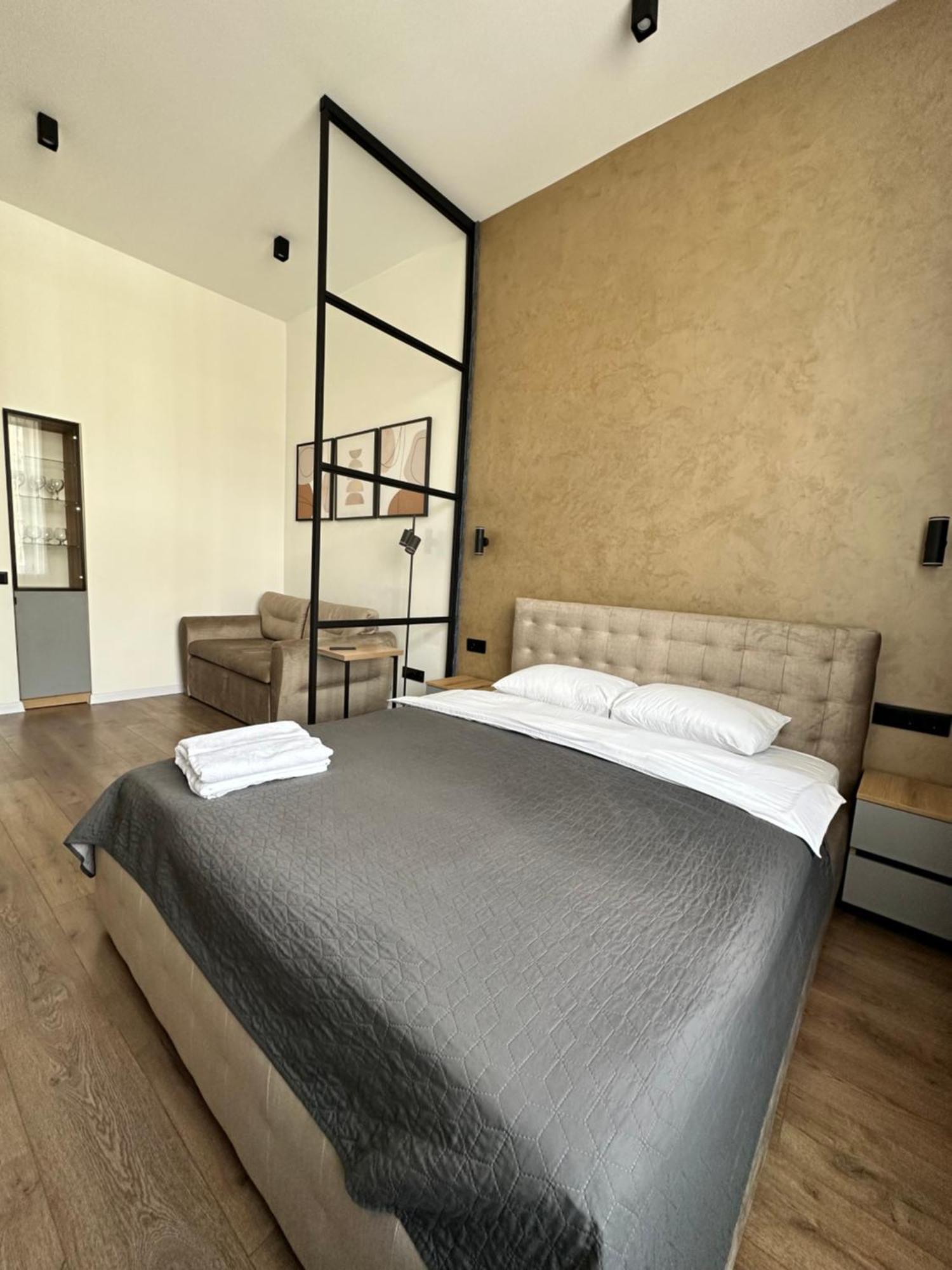 Romantic Apartments - In The Center Of Lviv , King-Size Bed Экстерьер фото