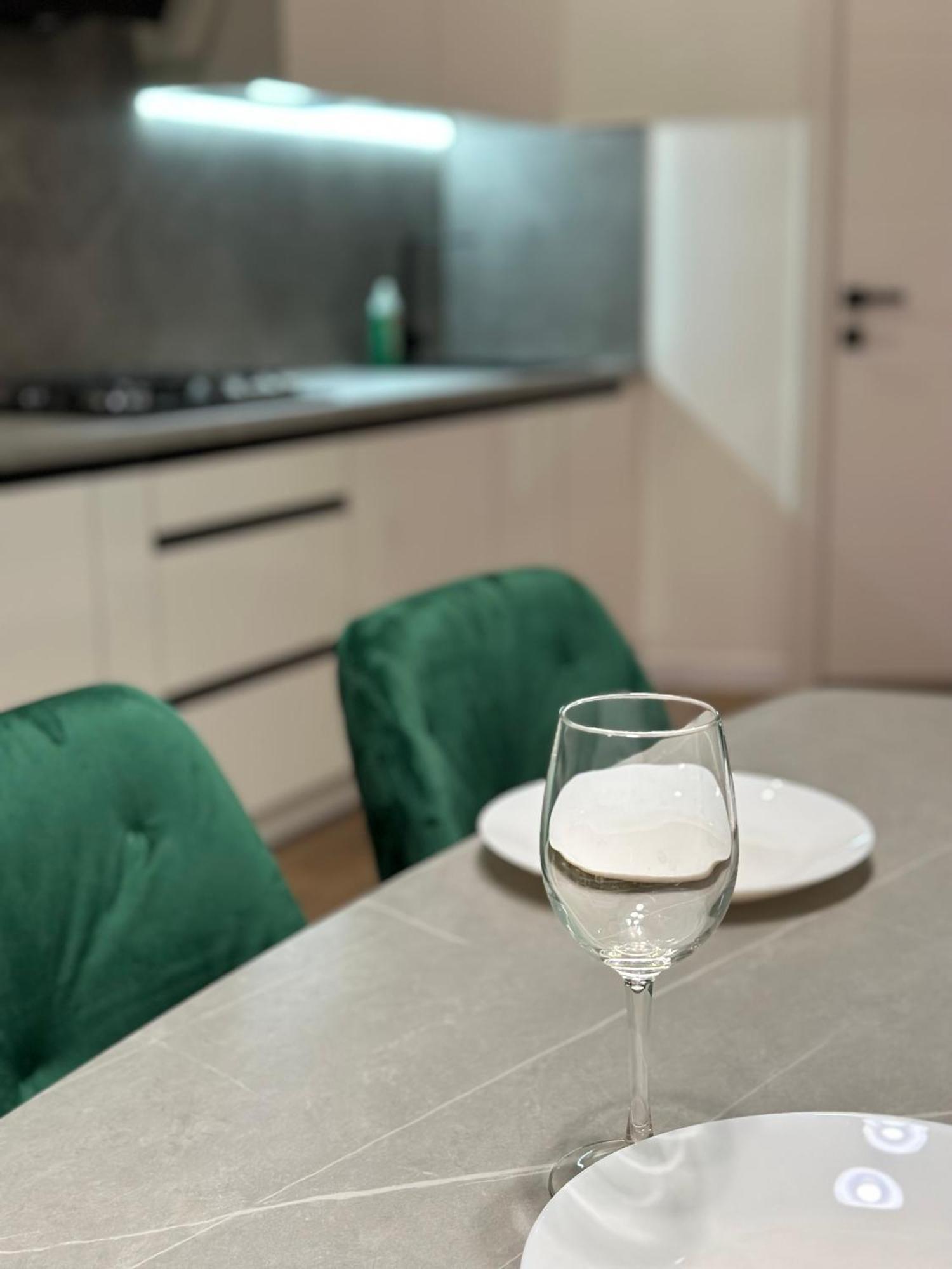 Romantic Apartments - In The Center Of Lviv , King-Size Bed Экстерьер фото