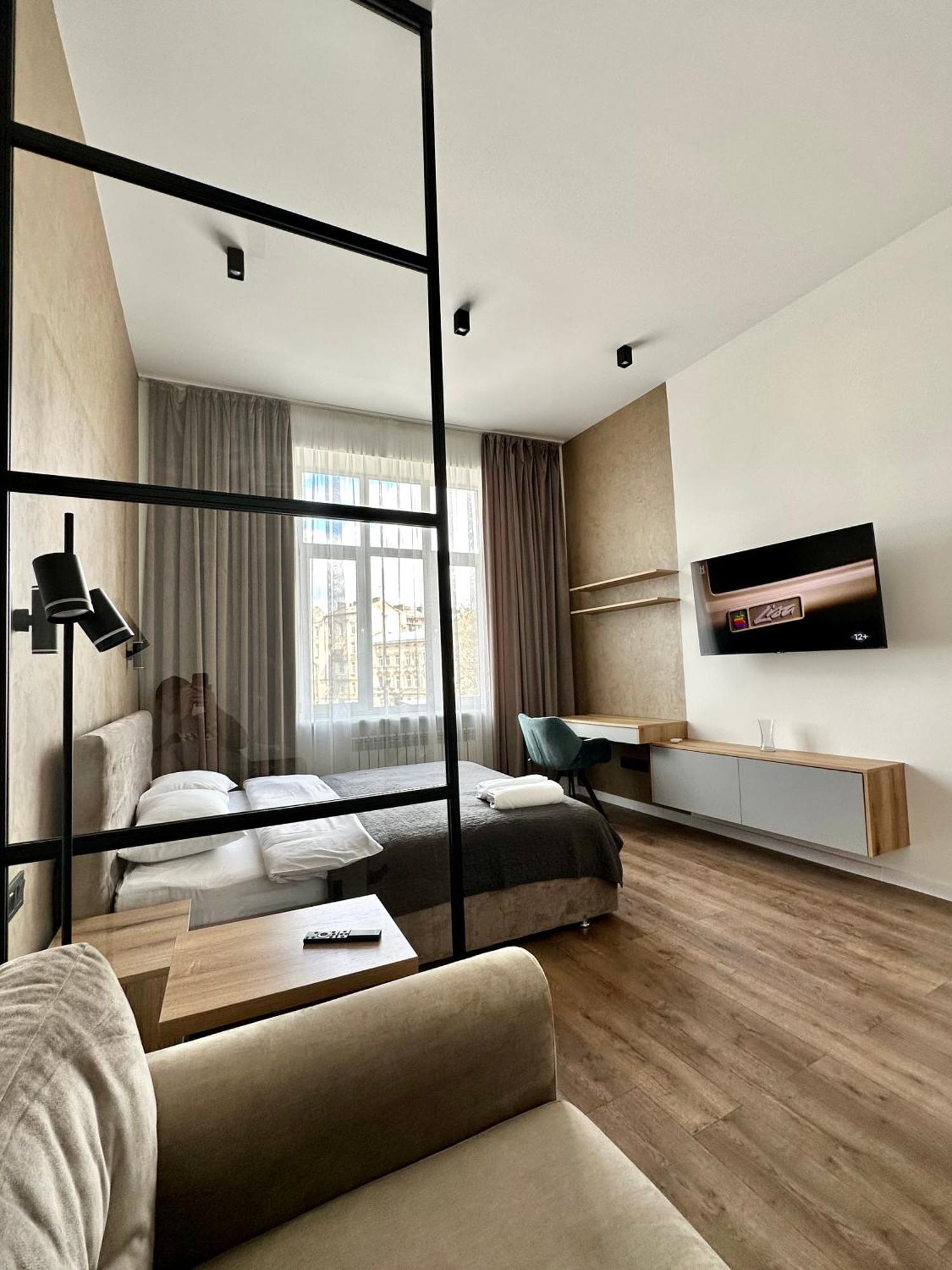 Romantic Apartments - In The Center Of Lviv , King-Size Bed Экстерьер фото