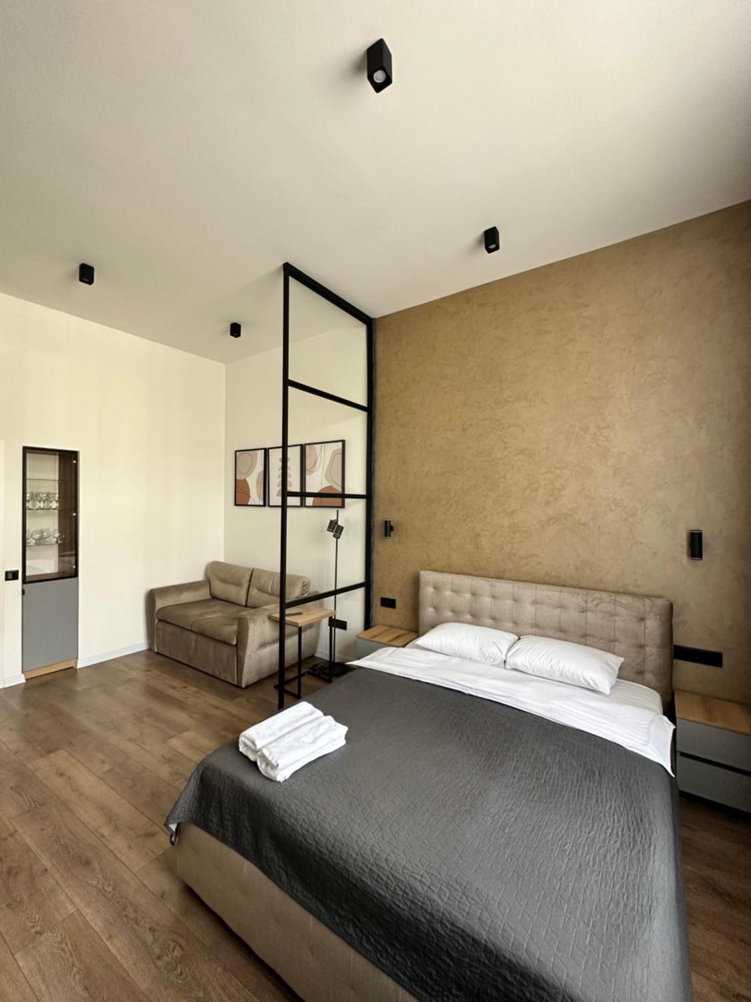 Romantic Apartments - In The Center Of Lviv , King-Size Bed Экстерьер фото
